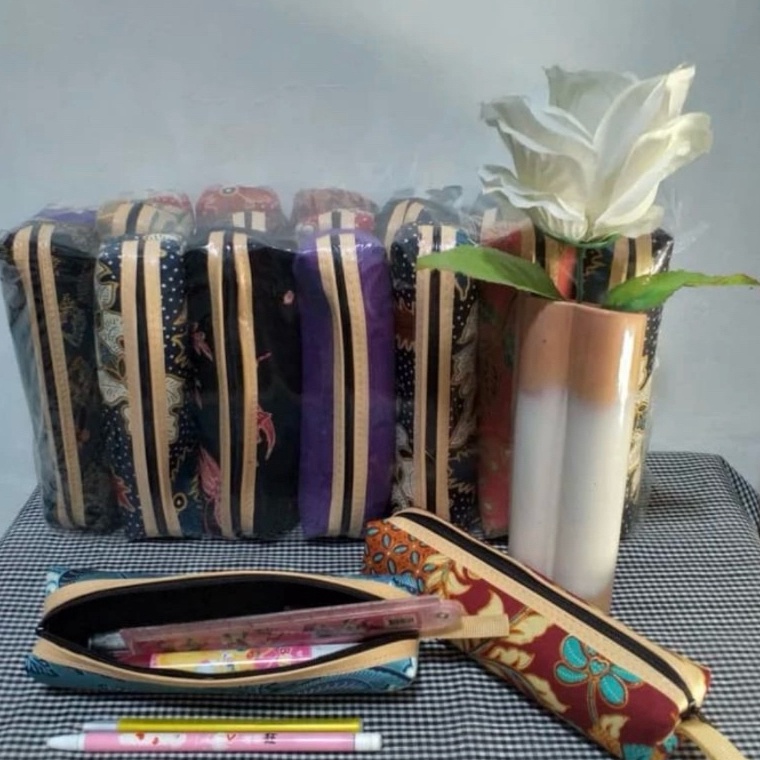 

Garansi Hemat Tempat Pensil Batik Khas Jogja 1 kodi isi 2pcs Dompet Souvenir Oleh Oleh Khas Yogyakarta