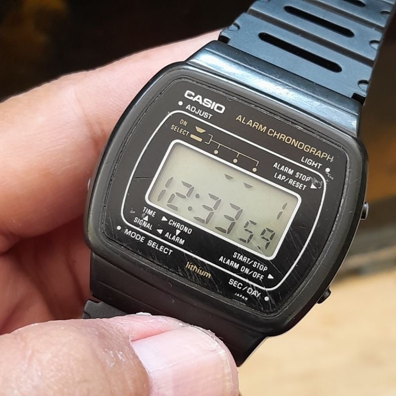 VINTAGE CASIO F-80 DIGITAL WATCH JAPAN