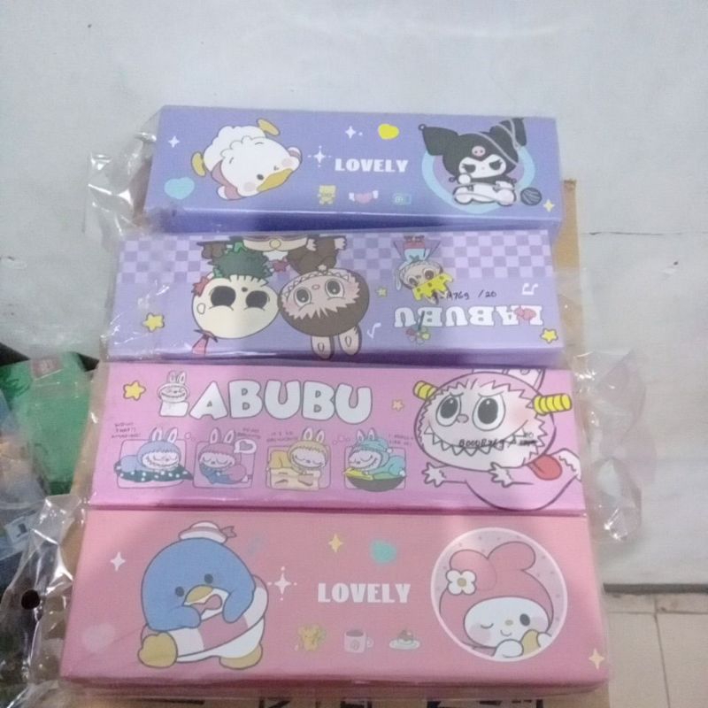 

Kotak pensil karton karakter Labubu/kuromi