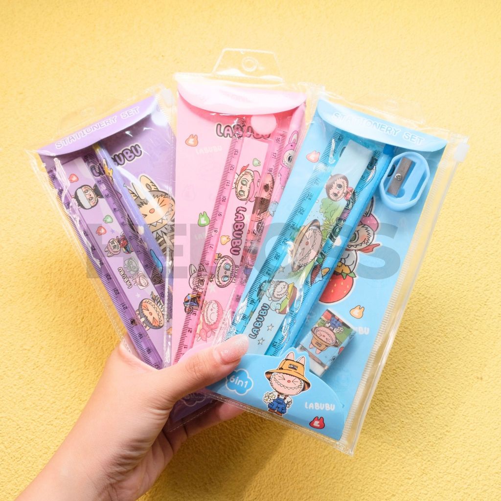 

KOTAK PENSIL SET LABUBU PAKET ALAT TULIS 5 IN 1 LABUBU FREE POUCH ZIPPER KOTAK PENSIL LABUBU TERMURAH HELIOSS.CO
