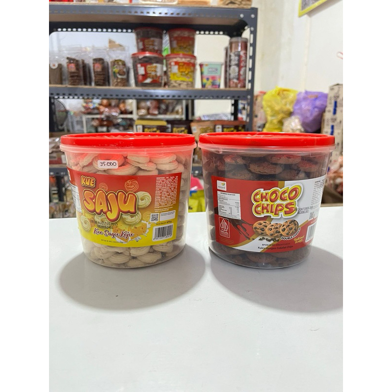 

Chocochips Double Choco Dan Kue Sagu Keju Saju Kemasan Toples