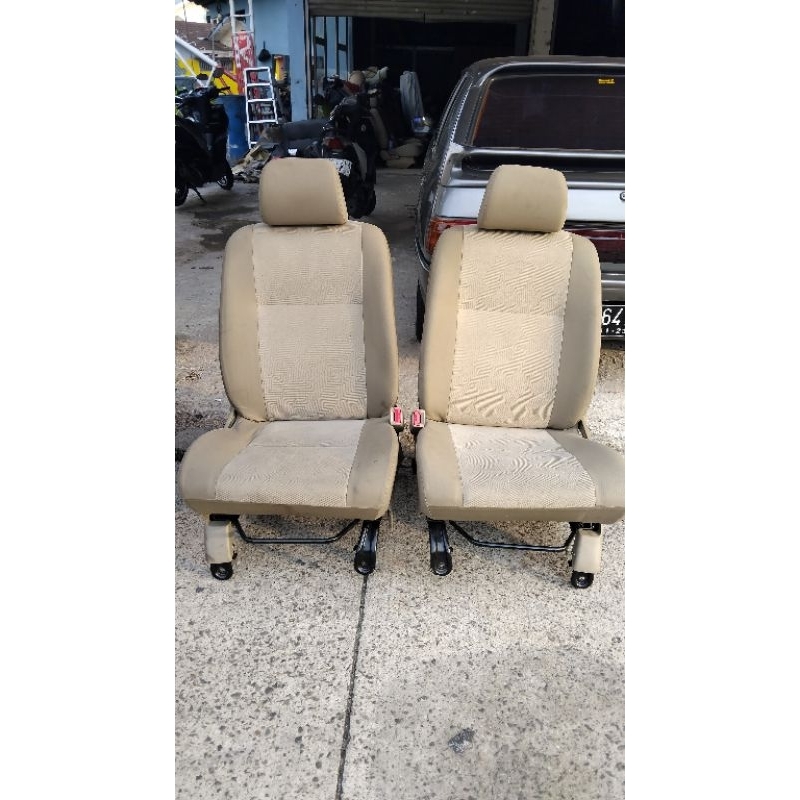 jok avanza depan tengah