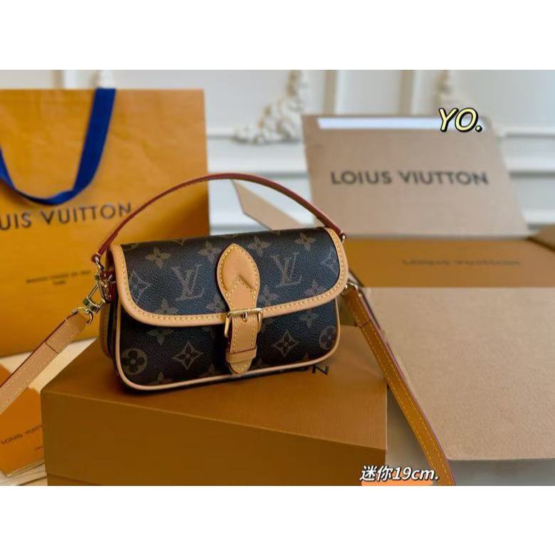 Original LV Louis Vuitton Diane Retro Stick Bag