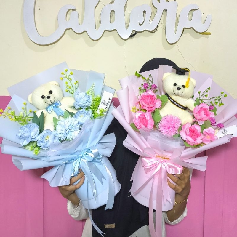 Buket Bucket Bunga boneka wisuda
