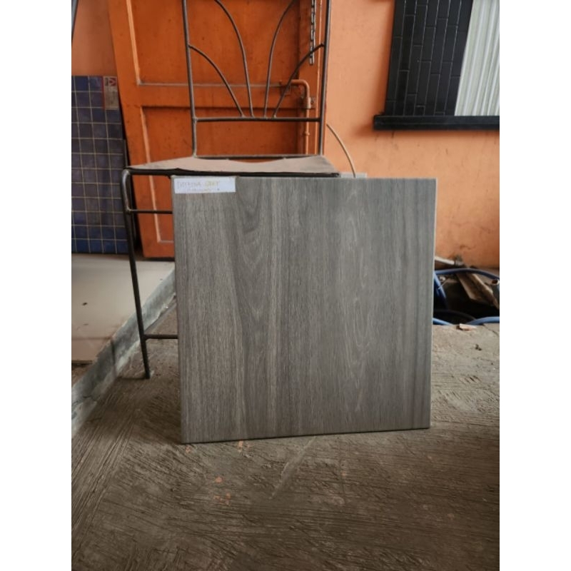 keramik 50x50 daitona serat kayu met