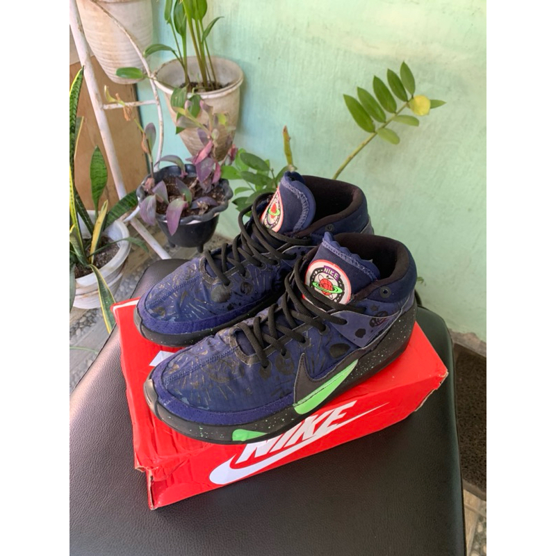Sepatu basket KD 13 planet of hoop
