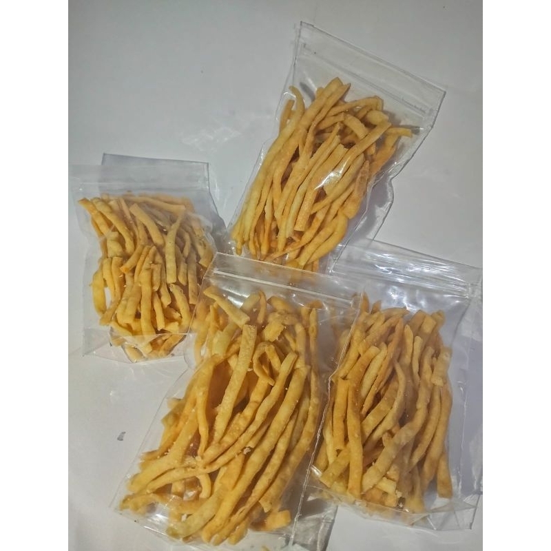 

cemilan murah meriah stik pangsit bawang rasa pedas dan original 1pcs