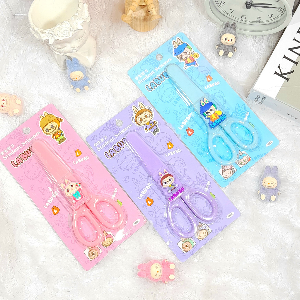 

Gunting Kertas LABUBU + Free Pelindung nya Ready 3 Warna Super Cute Lucu Favorit Anak / Gunting LABUBU Model Imut Fancy Best Seller GRATIS Pelindung Cover nya Stationary Fancy harga Termurah Bisa Grosir dan COD