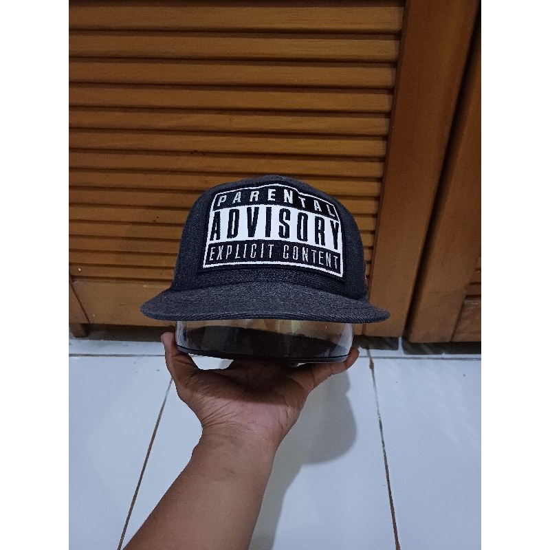 Topi Snapback Parental Advisory Explicit Content