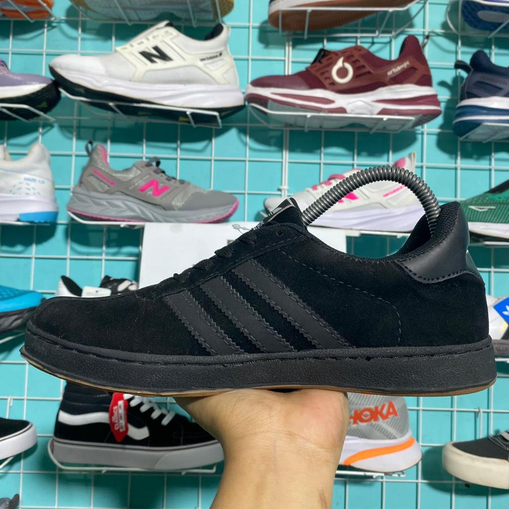 SEPATU SNEAKERS FULL BLACK PRIA DAN WANITA
