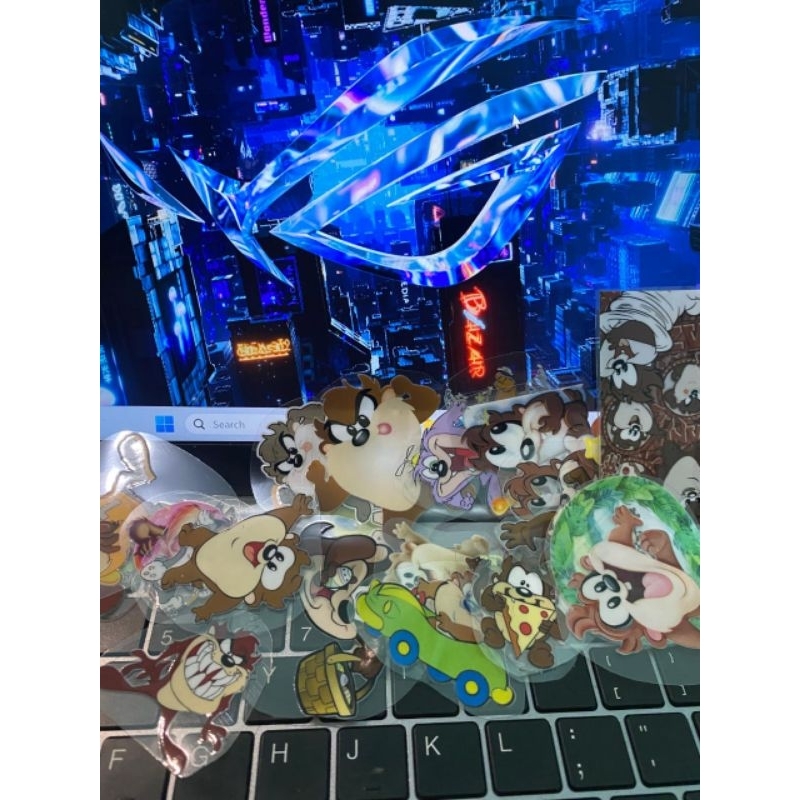

Sticker DFT UV Premium A3 Cutting Stiker Costum Stiker Koper Stiker Laptop