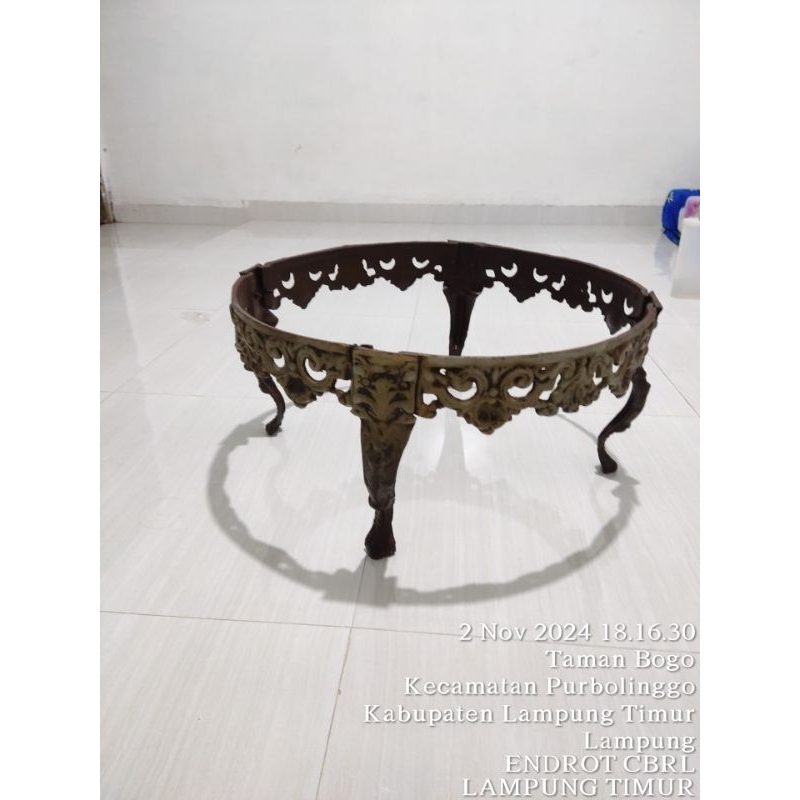kaki meja antik bahan besi