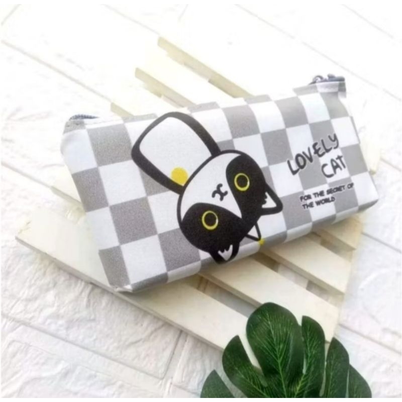 

Tempat pensil medium karakter