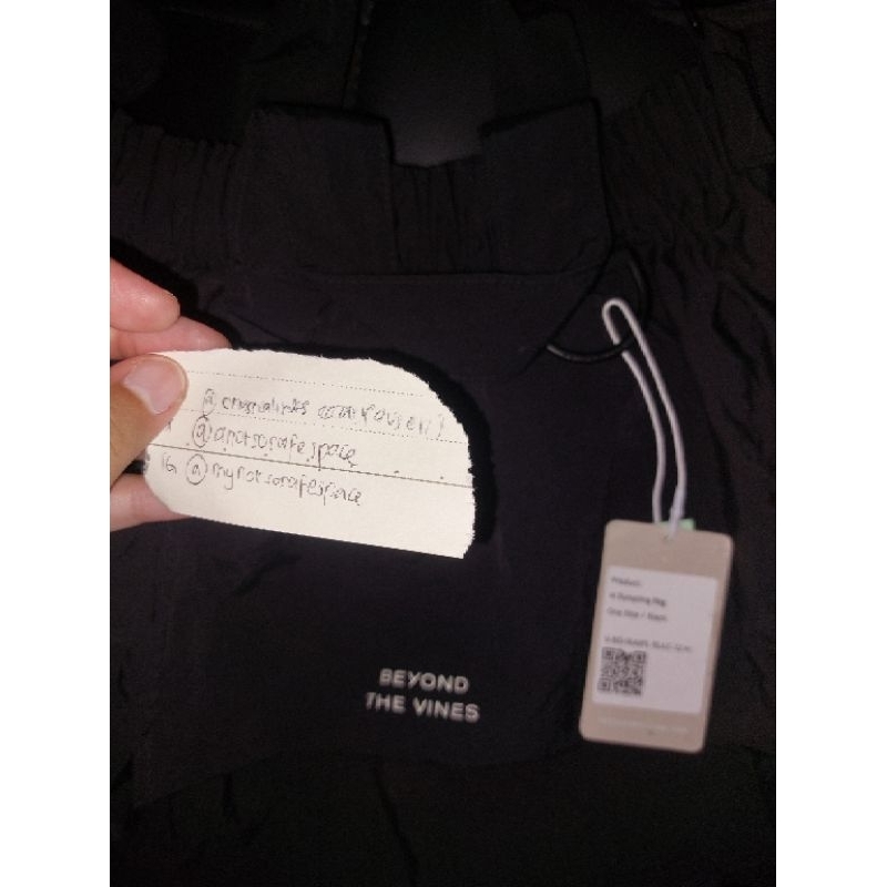 Beyond The Vines size M Tas BTV Dumpling Bag in Black
