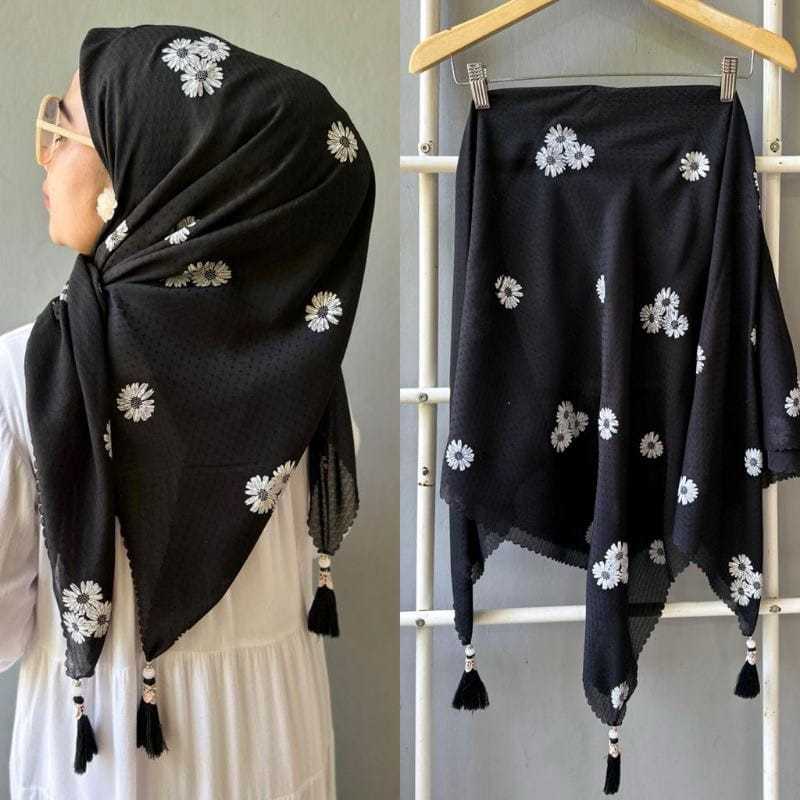 Hijab Tassel Motif Bunga Daisy Terbaru/ Jilbab Segi Empat Bella Square Jambul Motif Bunga Termurah