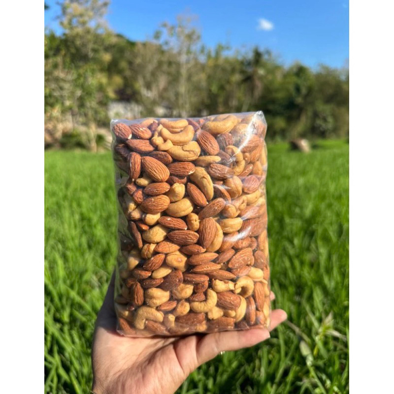 

MIX NUTS KACANG METE & KACANG ALMON