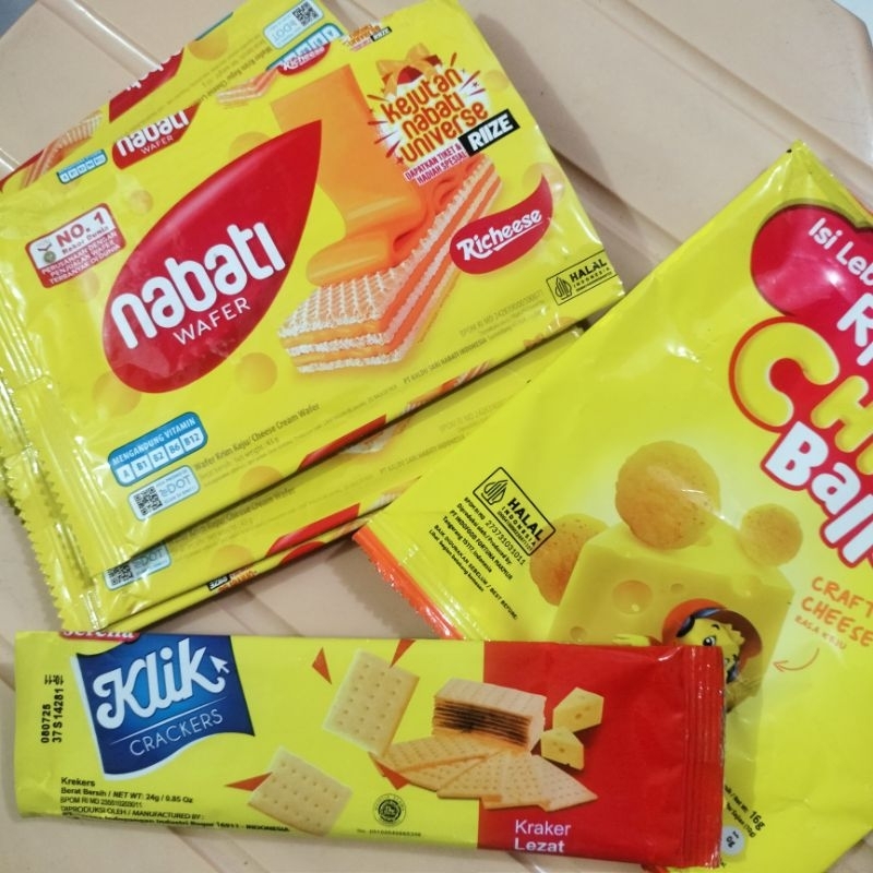 

ECERAN. Bungkus Bekas Snack / Kemasan Bekas NUANSA KUNING. Harga @Rp.150,-. Nuansa warna lain ada di keranjang yang lainnya.