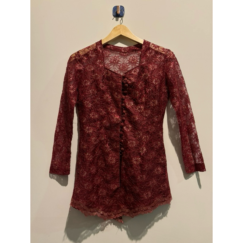kebaya merah maroon