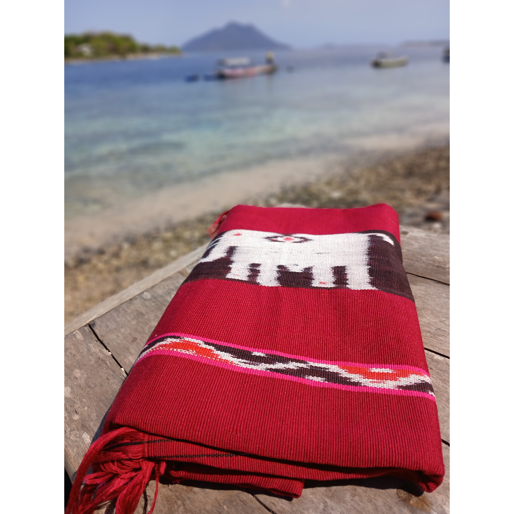 Kain Tenun Khas Alor, NTT Motif Gajah Merah