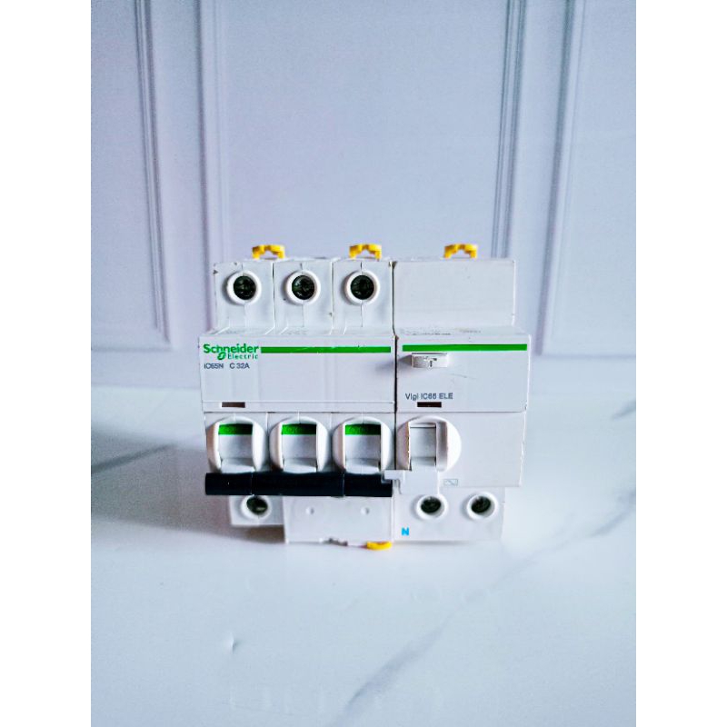 ELCB Schneider iC65N C 32A