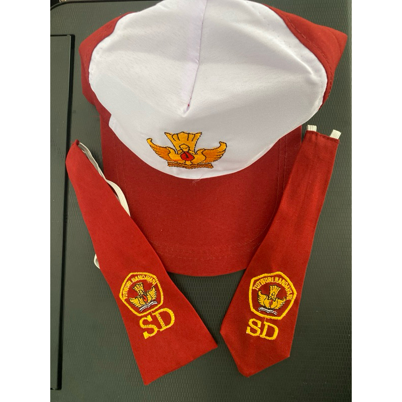 

One Set Topi & Dasi SD Cowok/Cewek