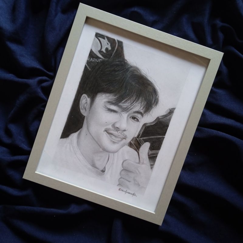 

lukis wajah custom • lukis foto • lukis pensil • sketsa wajah • sketsa pensil • kado • hadiah