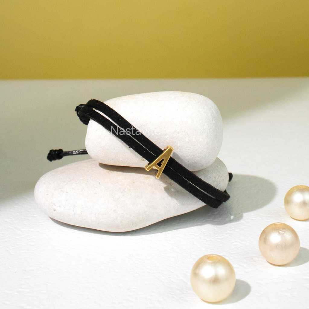 Gelang Inisial Huruf Aesthetic Magnet Bisa Couple Hitam