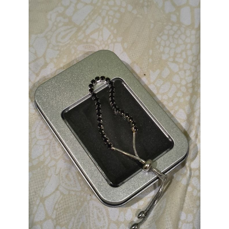 Gelang Serut Titanium Permata Hitam