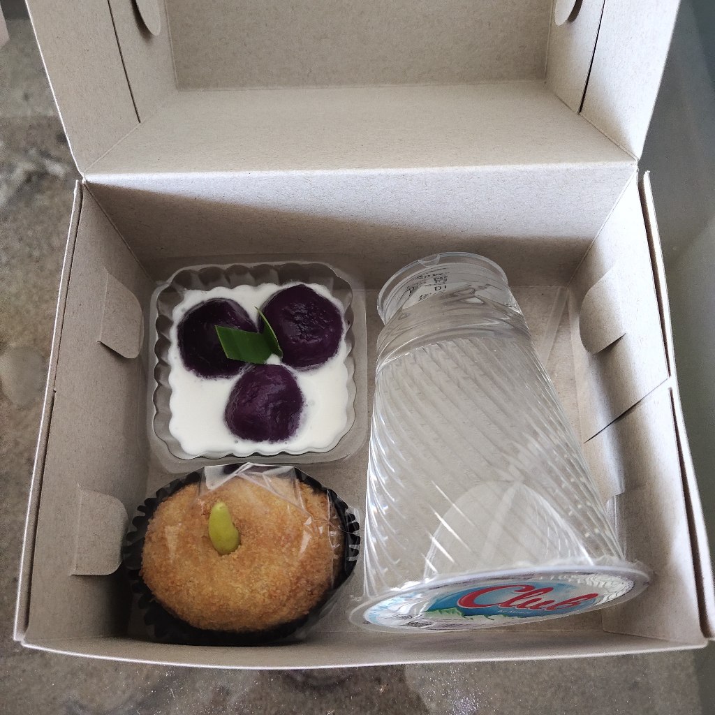 

KUKIS - Snack Box isi 2 Kue + 1 Air Mineral