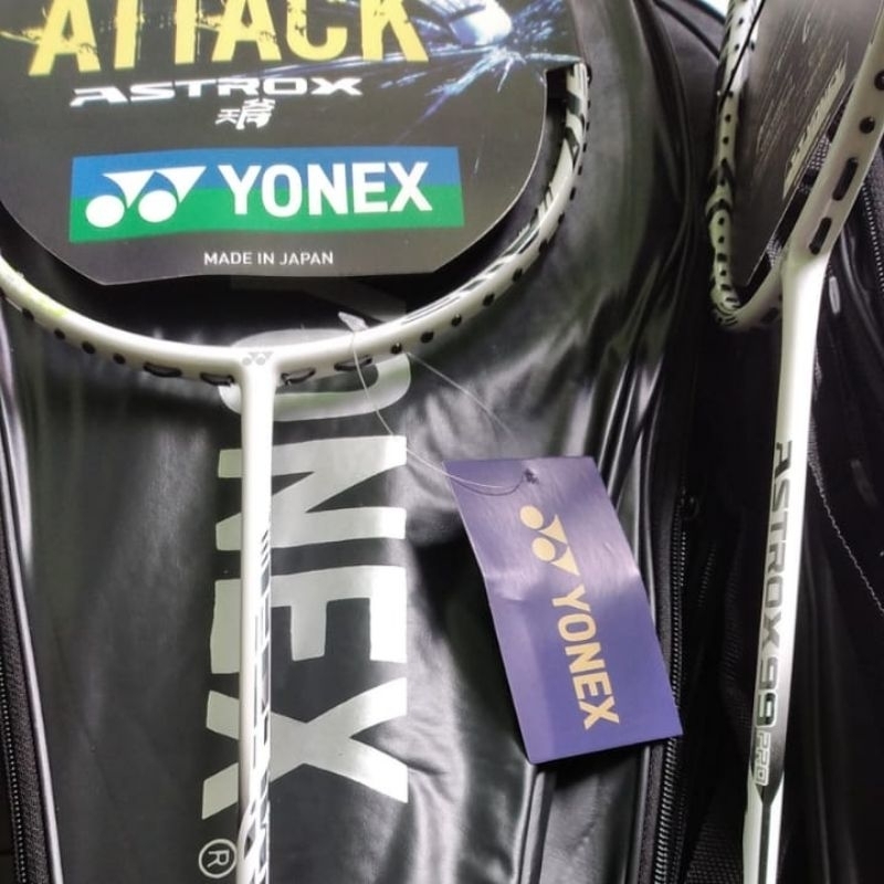 Raket Badminton Bulu Tangkis Yonex Carbon Ringan dan Lentur Siap Pakai