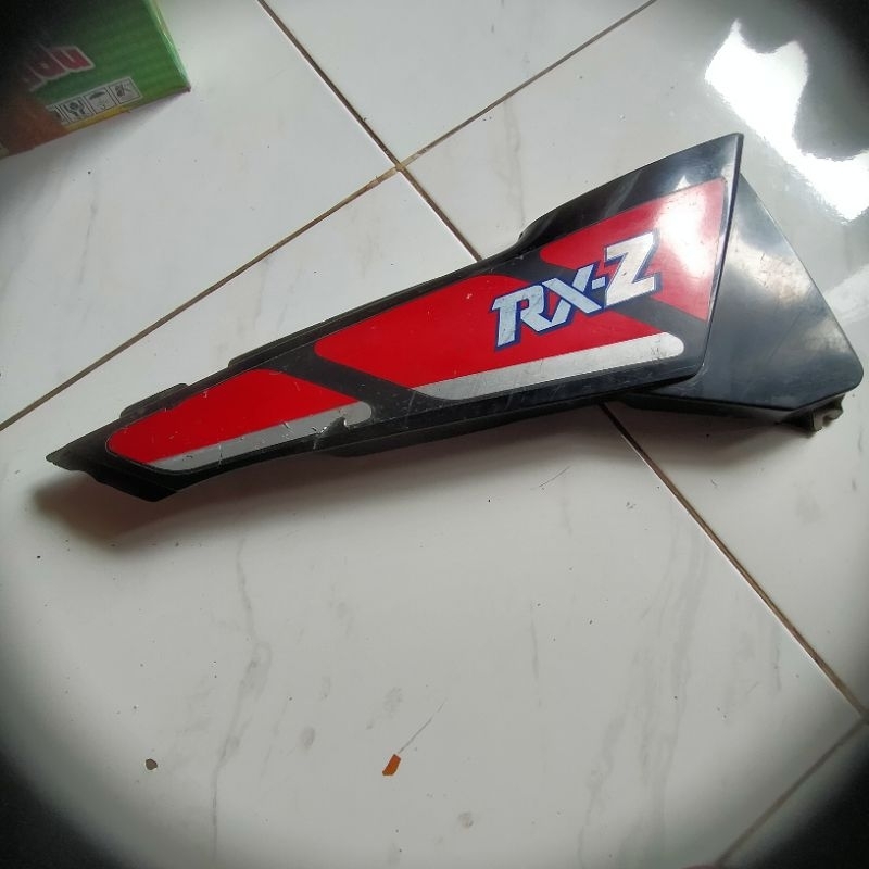 cover box tutup body samping tepong aki kanan 89-90 Yamaha rxz rzr original