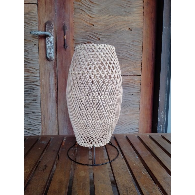 standing kap lampu meja rotan diameter 25