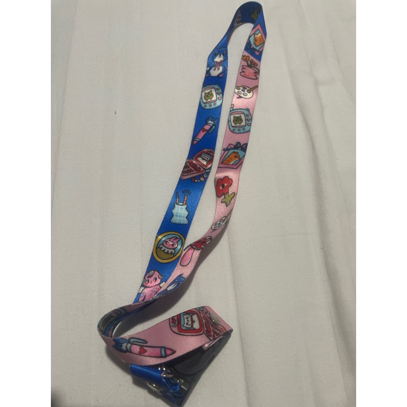 

liunic into the reverie lanyard