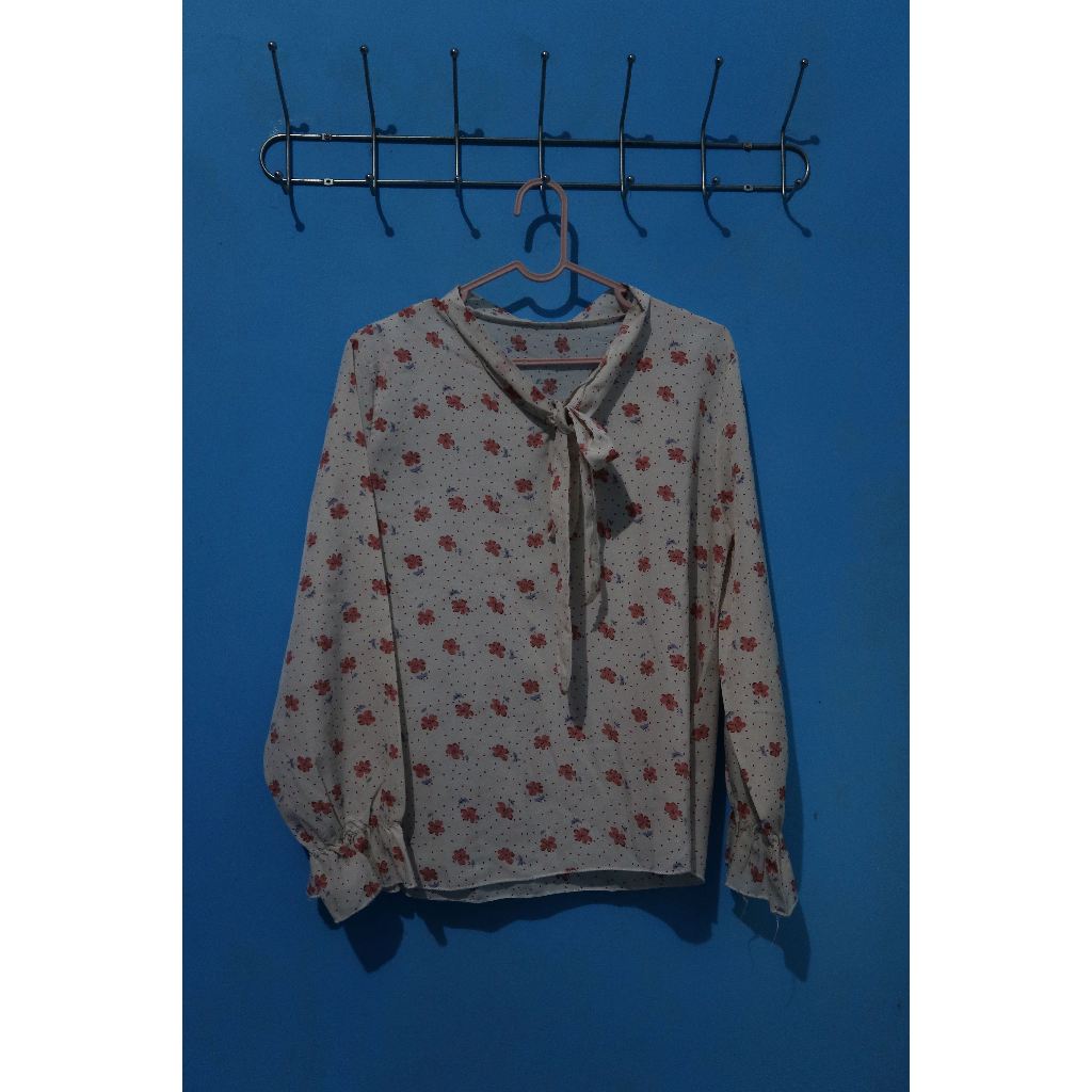 Preloved Baju Motif Bunga Bunga