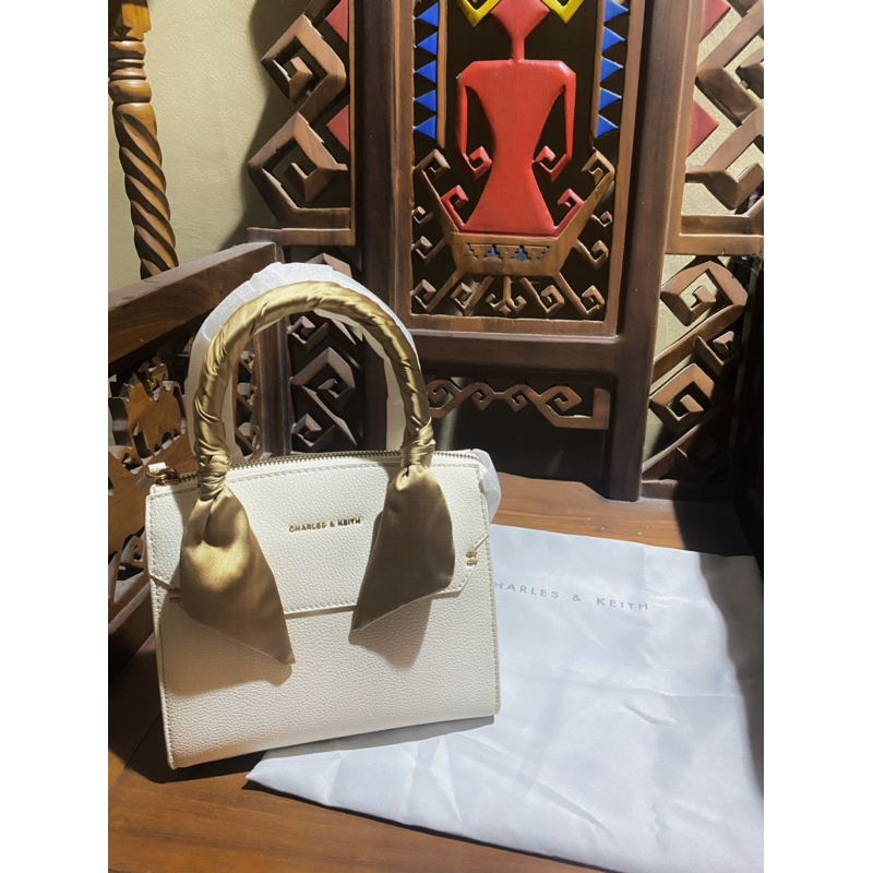 (NET) PRELOVED NEW TAS CHARLES AND KEITH ASLI BISA DI BARCODE