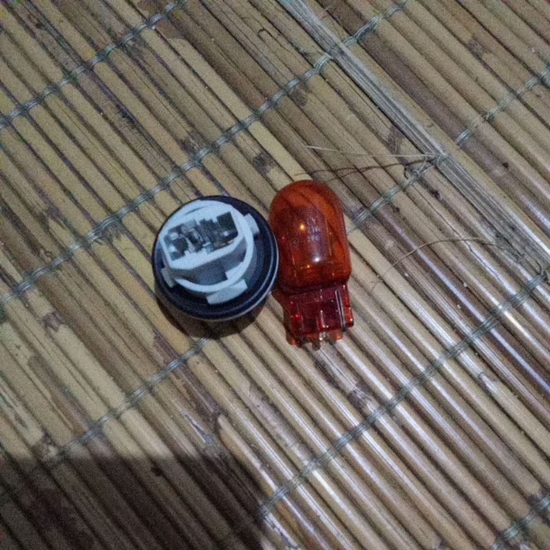 SOKET FITTING LAMPU DEPAN MOBIL HONDA CRV TAHUN 2001-2003 GEN 2