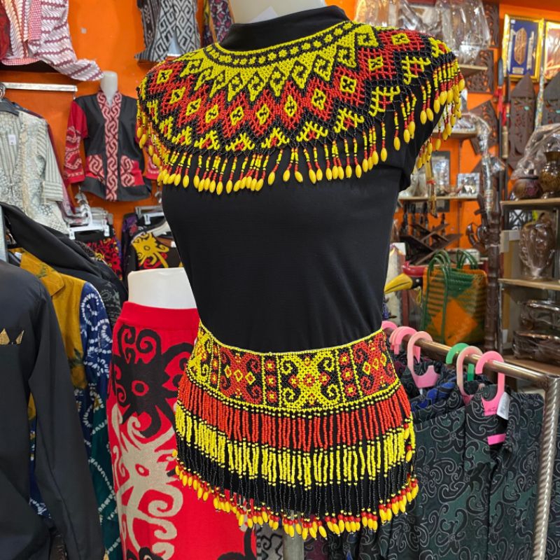 SATU SET TERATAI MANIK DAYAK