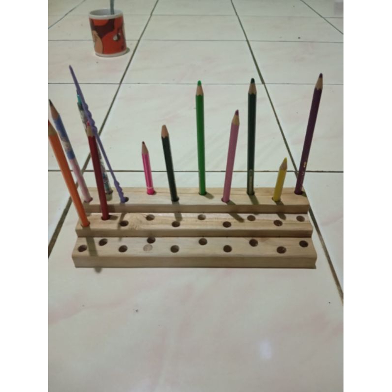 

Tempat pensil/pulas berbahan kayu jati panjang 25cm