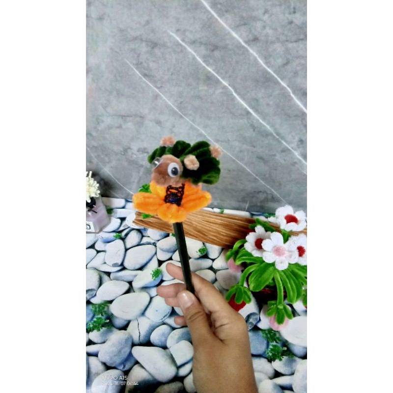 

pencil topper pipecliner hand made ladybug