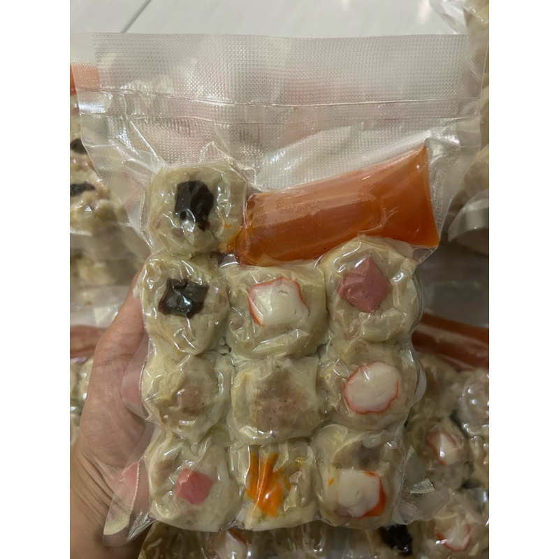 

Dimsum menul isi 10 lengkap dengan saos +/- 450gr