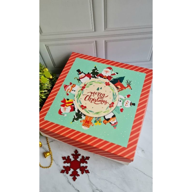 

Kotak natal uk 25x25x10 cm bisa isi kue hadiah dan kado natal