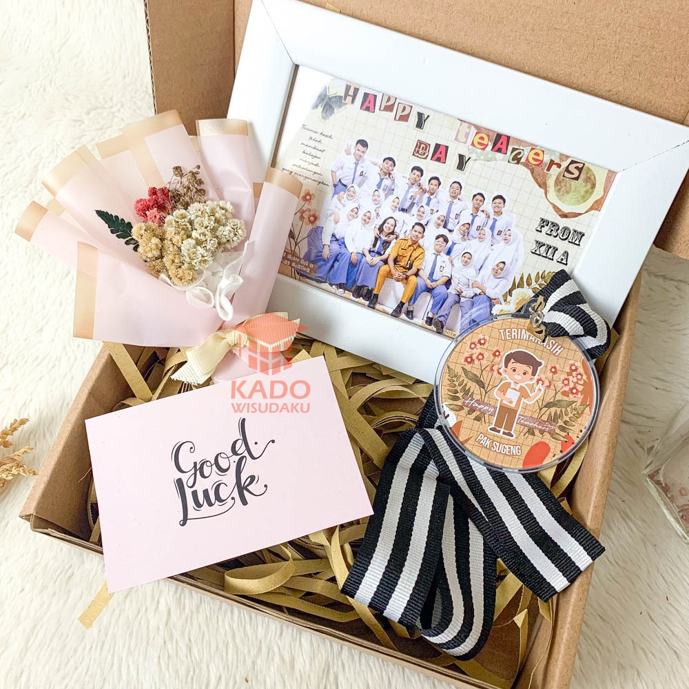 Hampers Kado Hari Guru / Wali Kelas Favorit Medali Pigura A6 Custom Foto