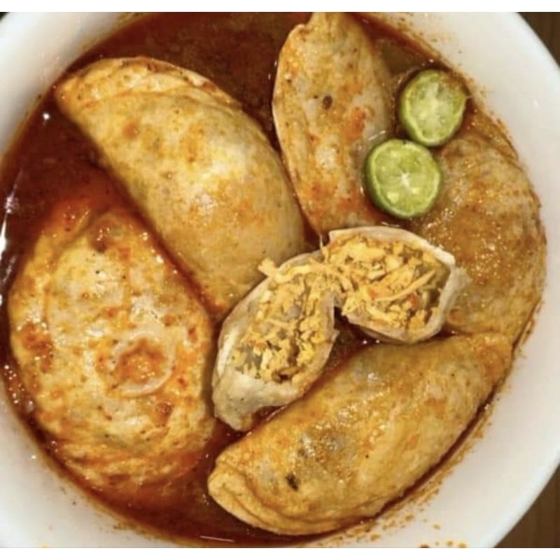 

cireng ayam suwir isi 4 dengan kuah chili oil yang sangat enak
