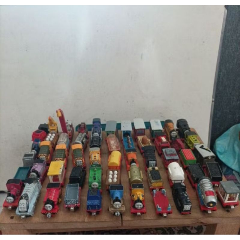 Kereta thomas dan gerbong besi ori