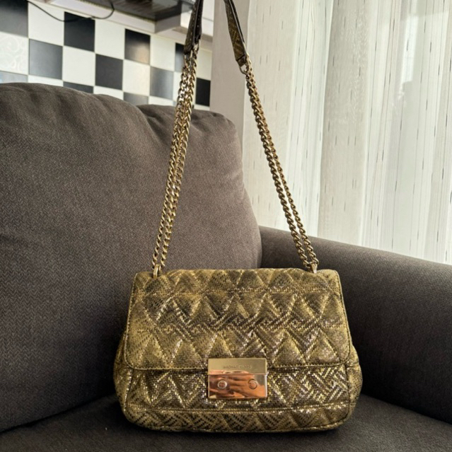 Preloved MK GOLDEN METALLIC SLOAN QUILTED PYRAMID LARGE CHAIN SHOULDER BAG