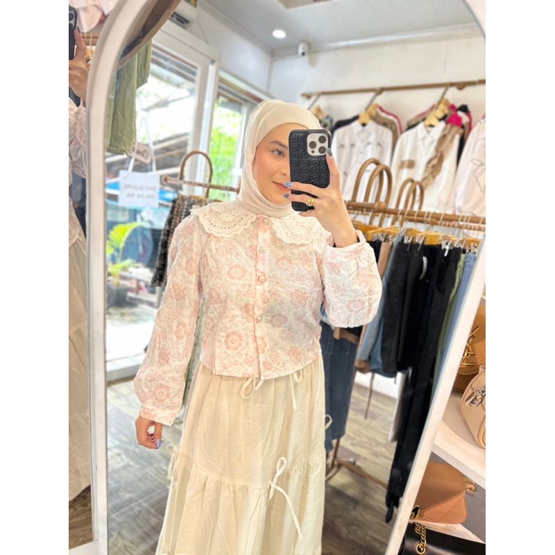 atasan bunga kerah brukat