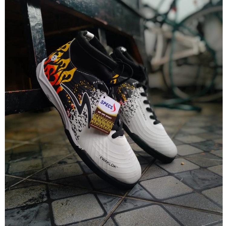 Langsung Ambil  Sepatu Futsal bost Specs Accelerator Lightspeed ll Ewaklok White Black Original Bran