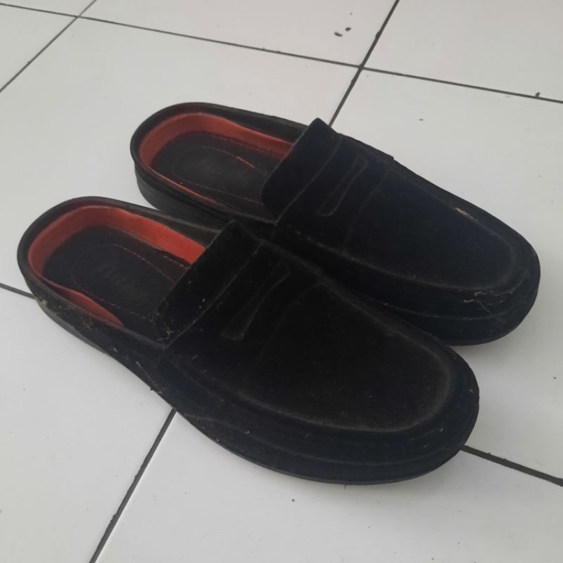 PRELOVED Sepatu Sandal Hitam BATA Slip On Pria Ukuran 43 (Like New)
