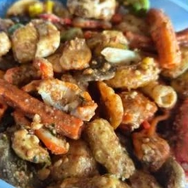 

Kerucang Kerupuk Bumbu Kacang 250gr