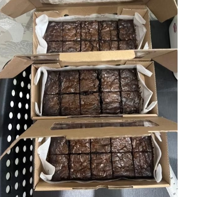 

Fudgy Brownies Premium Dark Chocolate 70% By JJ mom cakes